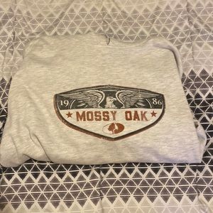 this is a mossy oak sweatshirt, it’s a 3xl, supper comfy, and warm